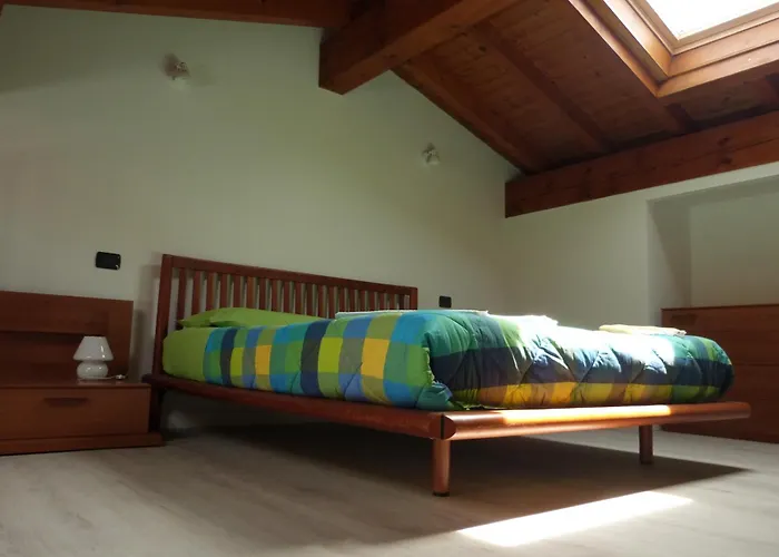 Giardino Tra I Laghi Bed & Breakfast
