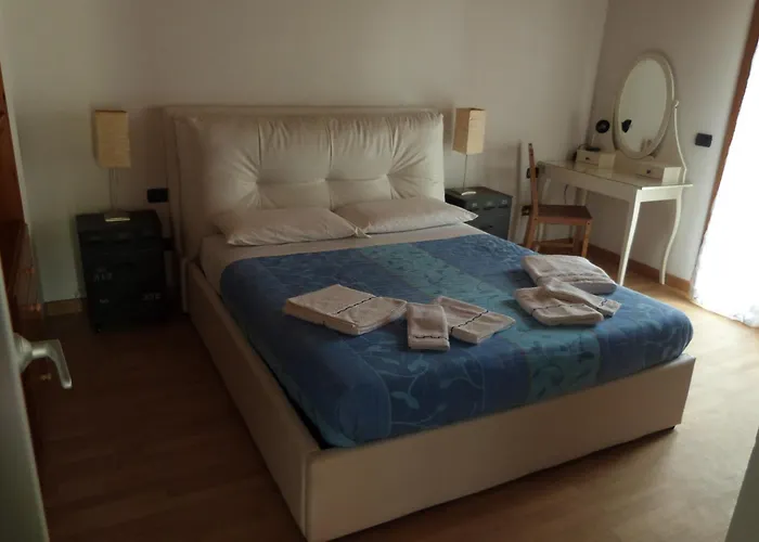 Giardino Tra I Laghi Bed & Breakfast